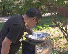 河北保定：競秀公園有了直飲水機 市民們游園口渴不再愁