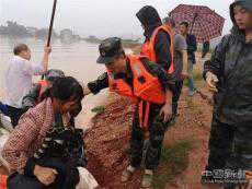 迎戰(zhàn)強降雨丨衡陽武警轉移300余受災群眾、30余批次重要物資