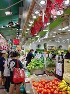 香港街頭慶祝中秋國慶氣氛濃