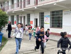 沅江市共華鎮(zhèn)白沙學校開展防災(zāi)減災(zāi)演練活動