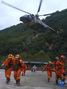 搶救生命 全力救災(zāi)——四川地震72小時(shí)直擊