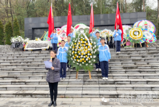 桐梓縣婁山關(guān)街道再思學(xué)校開展清明祭掃活動(dòng)